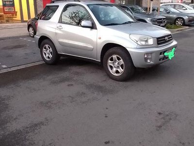 Second-hand Toyota RAV4 130 CP (95 kW) 2003 Argintiu SUV