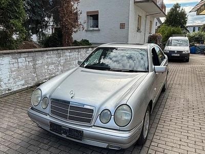 Mercedes E200