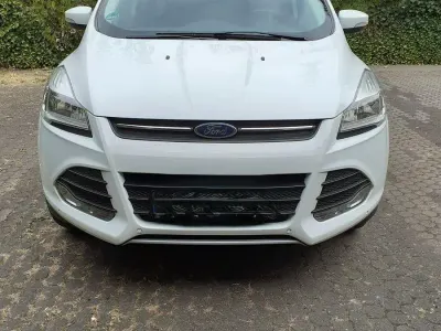Gebraucht Ford Kuga Trend 150 PS (110 kW) 2016 Weiß SUV