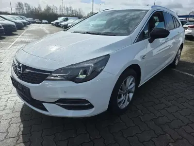 Usata Opel Astra Elegance 131 CV (96 kW) 2022 Bianco Utilitaria