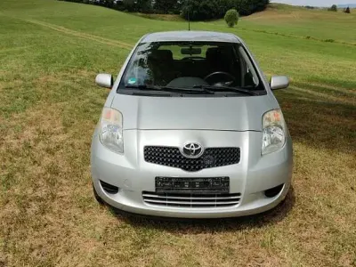 Gebraucht Toyota Yaris 69 PS (50 kW) 2008 Silber Kleinwagen
