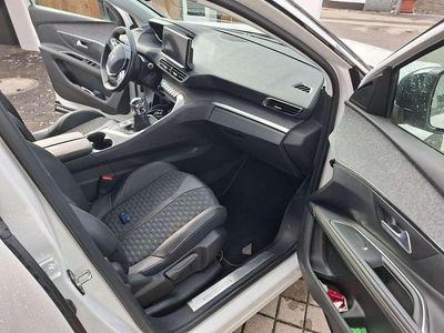 Weiß Gebraucht 2022 Peugeot 5008 SUV | 27.988 € (Teuer)