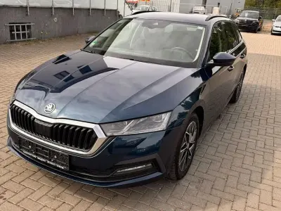 Gebraucht Skoda Octavia Clever 116 PS (85 kW) 2022 Blau Kombi