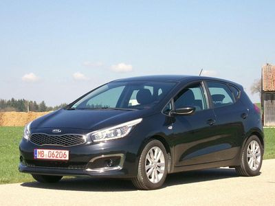 Usado Kia Ceed 99 HP (72 kW) 2017 Preto Citadino