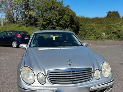 Second-hand Mercedes E240 177 CP (130 kW) 2002 Argintiu Berlinǎ