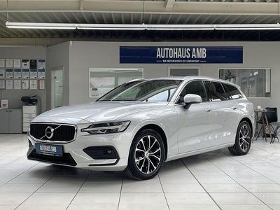 Gebraucht Volvo V60 Momentum 197 PS (144 kW) 2021 Bright silver Kombi