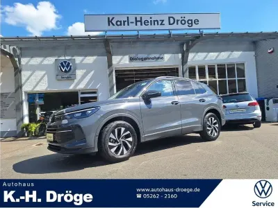 Neu VW Tiguan Life 150 PS (110 kW) 2026 Delfingrau metallic SUV