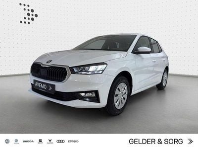 Neu Skoda Fabia Essence 80 PS (58 kW) 2025 Moonweiß perleffekt Limousine