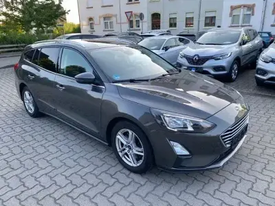 Gebraucht Ford Focus Cool & Connect 120 PS (88 kW) 2020 Grau Limousine