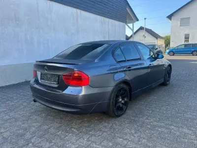 Gebraucht BMW 318 Sport Line 129 PS (94 kW) 2005 Grau Limousine