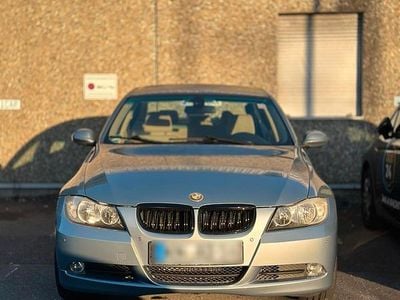 Gebraucht BMW 320 163 PS (119 kW) 2006 Blau Limousine