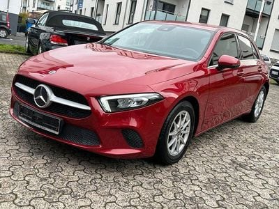Gebraucht Mercedes A180 116 PS (85 kW) 2022 Rot Limousine