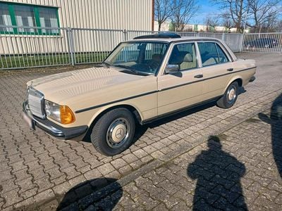 Gebraucht Mercedes 200 109 PS (80 kW) 1983 Braun Limousine