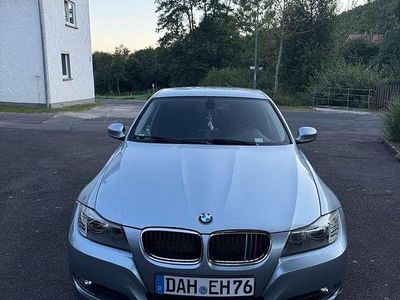 Gebraucht BMW 318 143 PS (105 kW) 2011 Blau Limousine