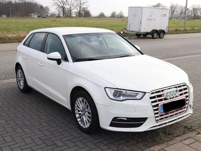 Gebraucht Audi A3 110 PS (80 kW) 2015 Weiß Limousine