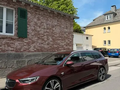 Używany Opel Insignia Exklusiv 209 KM (153 kW) 2018 Andere farben Kombi