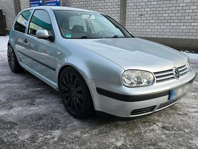Silber Gebraucht 2001 VW Golf IV Kleinwagen | 2.150 € (Fairer Preis)