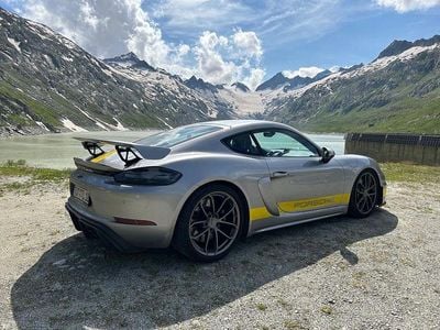 Porsche Cayman GT4