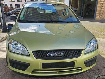 Second-hand Ford Focus Fun X 101 CP (74 kW) 2006 Galben Break
