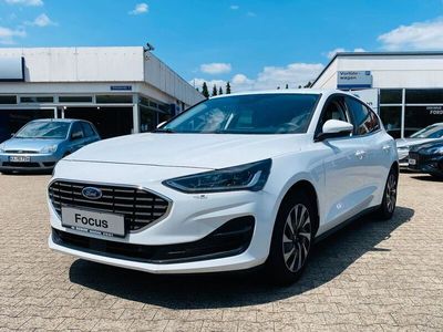 Gebraucht Ford Focus Titanium 125 PS (91 kW) 2023 Frostweiß Limousine