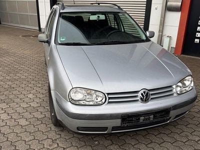 Silber Gebraucht 2002 VW Golf IV Basis Kombi | 2.200 €