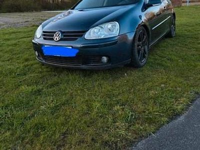 Second-hand VW Golf IV 110 CP (80 kW) 2004 Gri Berlinǎ