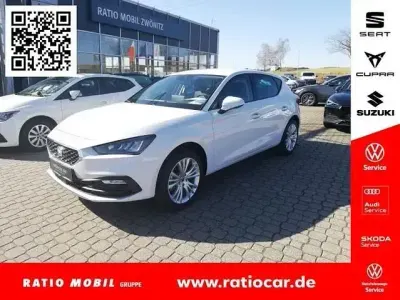 Używany Seat Leon Style 150 KM (110 kW) 2025 Biały Sedan/Limuzyna