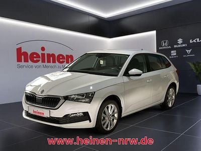 Weiß Gebraucht 2024 Skoda Scala Style Kleinwagen | 21.979 € (Fairer Preis)