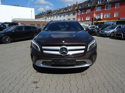 Gebraucht Mercedes GLA180 Urban 122 PS (89 kW) 2016 Braun SUV