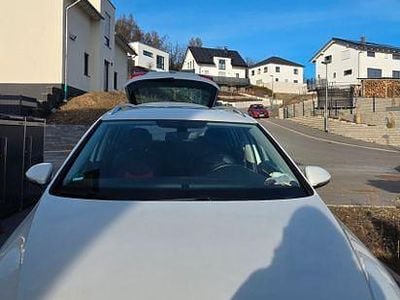 Weiß Gebraucht 2017 VW Golf VII Highline Kombi | 19.450 € (Fairer Preis)