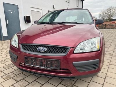 Gebraucht Ford Focus Ambiente 101 PS (74 kW) 2005 Rot Kombi