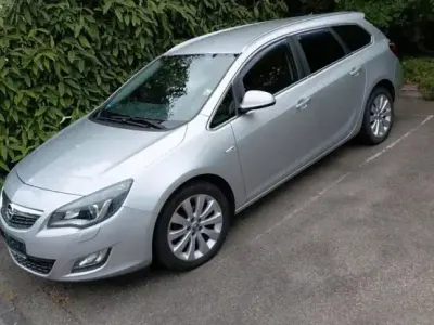 Gebraucht Opel Astra 140 PS (102 kW) 2011 Kombi