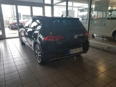 Gebraucht VW Golf VII IQ Drive 116 PS (85 kW) 2019 Schwarz Limousine