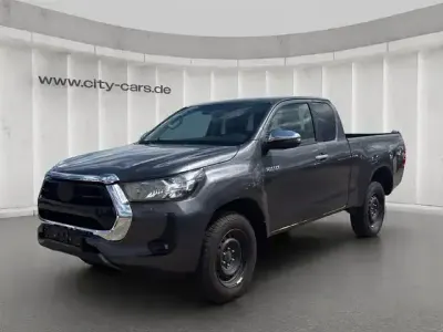 Używany Toyota HiLux Comfort 150 KM (110 kW) 2022 Szary Pickup
