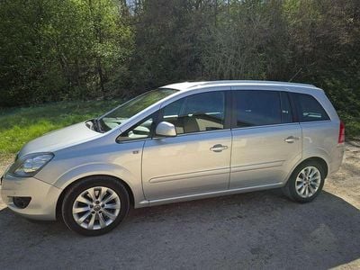 Second-hand Opel Zafira Family 125 CP (91 kW) 2014 Argintiu Monovolum