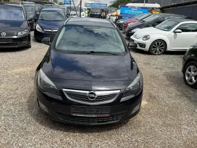 Gebraucht Opel Astra Edition 120 PS (88 kW) 2011 Schwarz Kombi