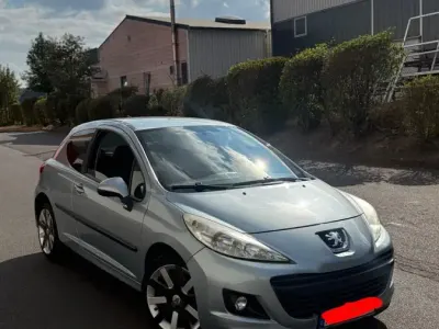 Gebraucht Peugeot 207 68 PS (50 kW) 2009 Andere farben Kleinwagen