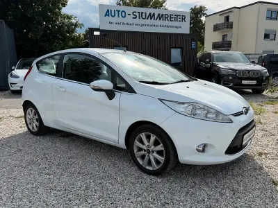 Gebraucht Ford Fiesta Titanium 97 PS (71 kW) 2012 Weiß Kleinwagen