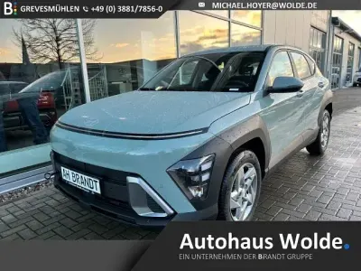 Neu Hyundai Kona Select 150 PS (110 kW) 2026 Grün SUV