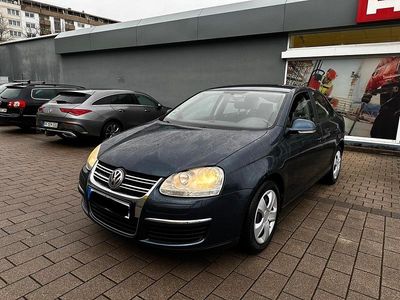 Gebraucht VW Jetta 105 PS (77 kW) 2006 Blau Limousine