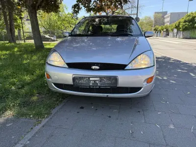 Usata Ford Focus Futura 75 CV (55 kW) 2002 Grigio Berlina