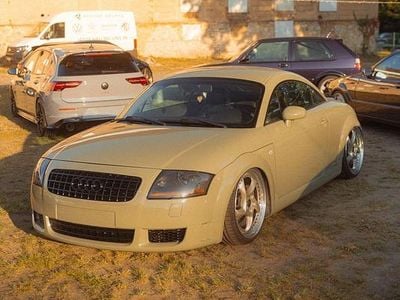 Grün Gebraucht 1998 Audi TT Design Coupé | 6.500 €