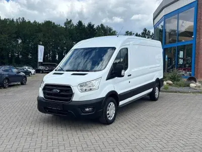 Gebraucht Ford Transit Trend 131 PS (96 kW) 2022 Weiß Van / Kleinbus