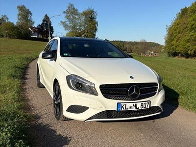 Usata Mercedes A180 Sport 122 CV (89 kW) 2013 Bianco Berlina