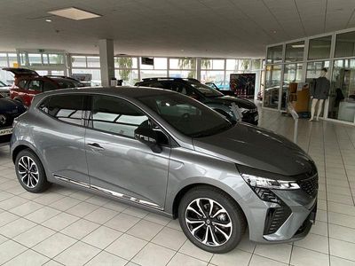 Grau Gebraucht 2024 Renault Clio V Techno Limousine | 19.985 € (Etwas zu teuer)