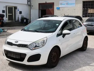 Gebraucht Kia Rio Edition 7 86 PS (63 kW) 2014 Weiß Limousine