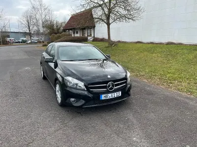 Gebraucht Mercedes A180 Urban 125 PS (91 kW) 2013 Schwarz Limousine