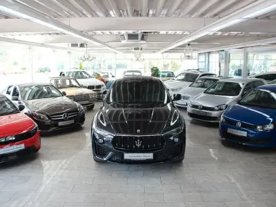 Gebraucht Maserati Levante 430 PS (316 kW) 2021 Schwarz SUV