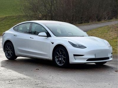 Weiß Gebraucht 2023 Tesla Model 3 RWD Limousine | 26.499 € (Fairer Preis)