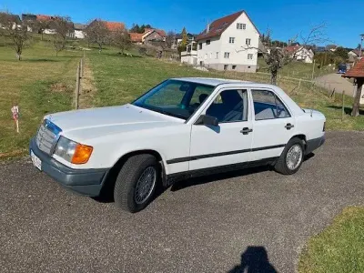 Gebraucht Mercedes 250 90 PS (66 kW) 1987 Weiß Limousine